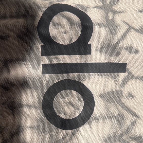 ALO Yoga Camouflage Gray Tote Bag - Picture 3 of 3